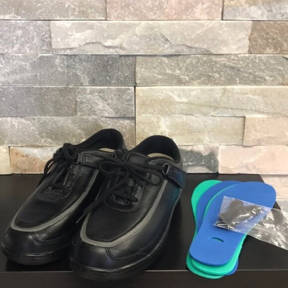 ORTHOFEET Women's Leather Tieless Walking Shoes - Picture 2 of 8